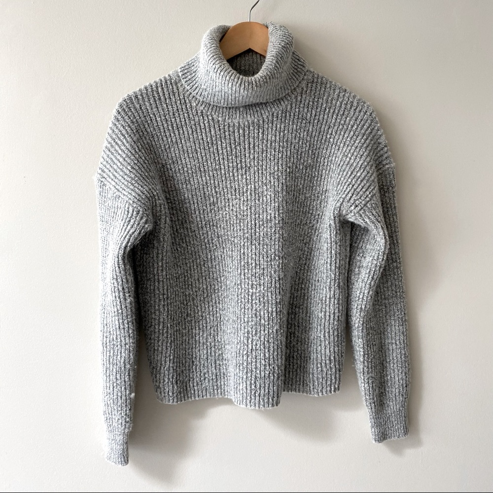 CALVIN KLEIN | Cozy Gray Sweater